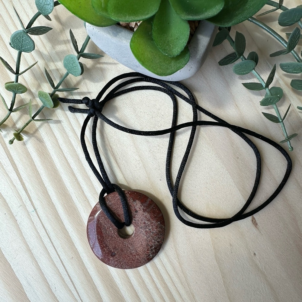 VTG Jasper Donut Pendant Necklace 28 Inch Black String Red‎ Fossil Lapidary